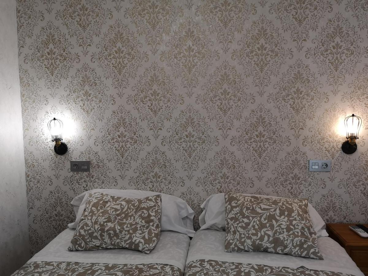 Hostal Juan Bravo セゴビア エクステリア 写真